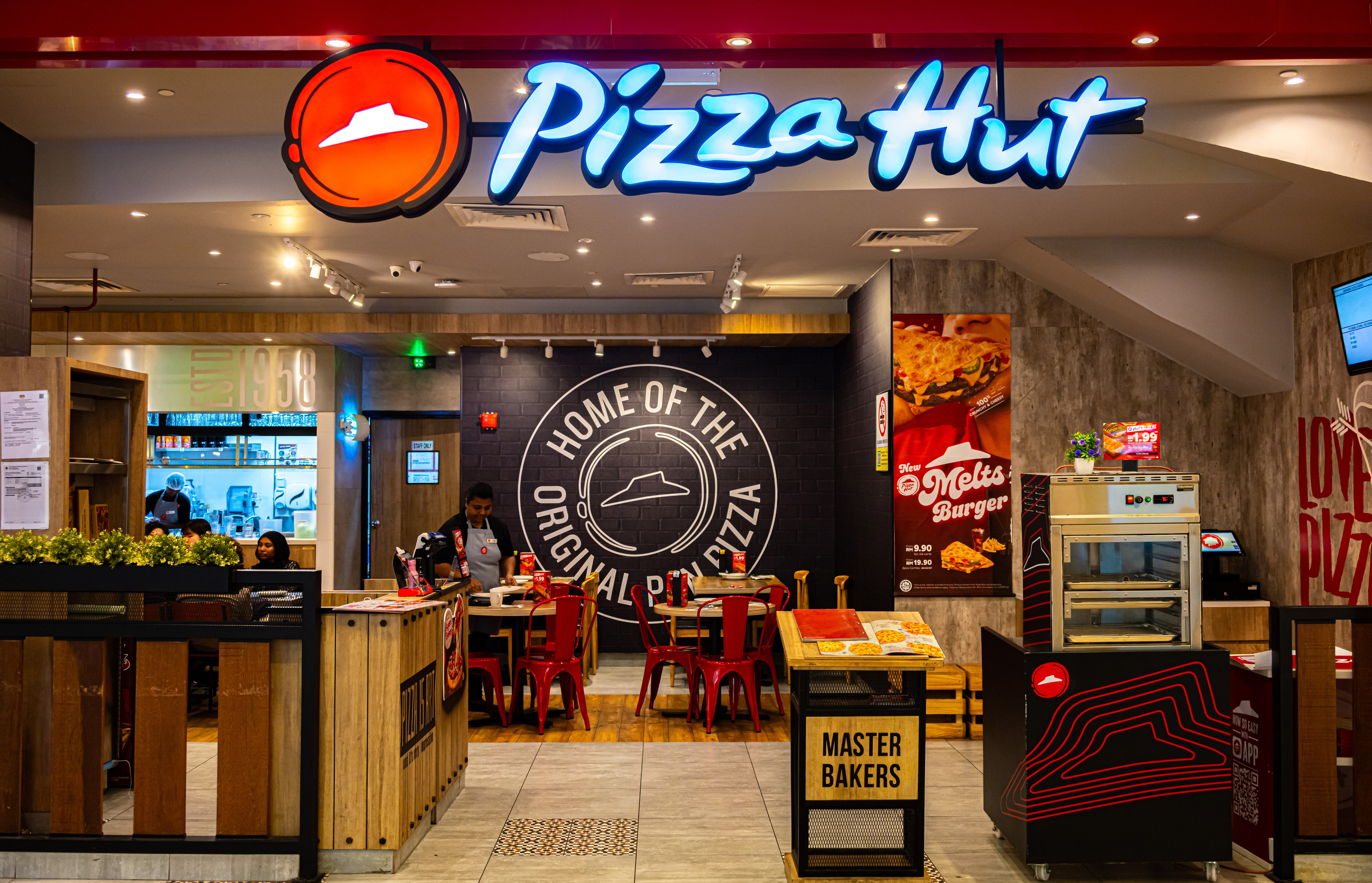 68 Pizza Hut Restaurants to Close Across the UK After Administration