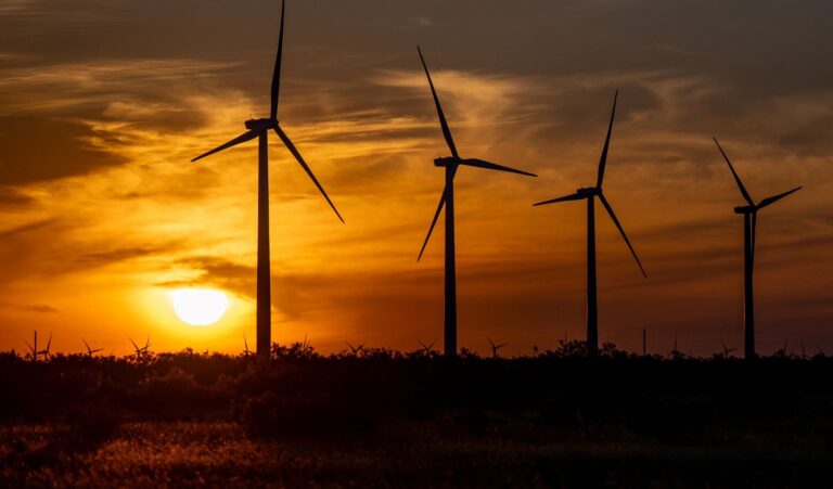 US Clean Energy Transition Powers Quiet Boom 2026!